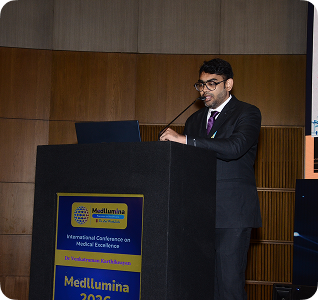Speaker at Medllumina podium